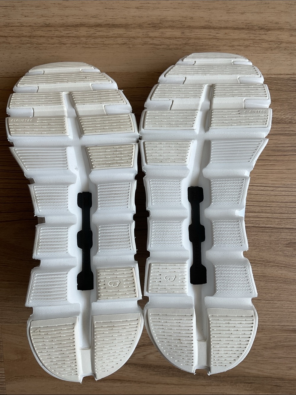 On Running women White Sneakers - Picture 5 of 9